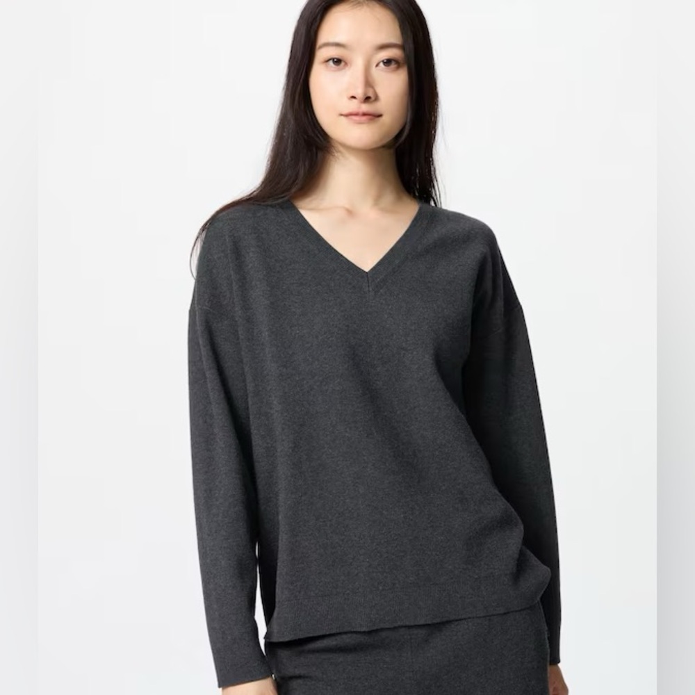 Uniqlo Washable Milano V-Neck Sweater